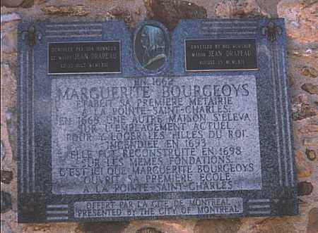 Plaque sur la m#233;tairie de Marguerite Bourgeoys